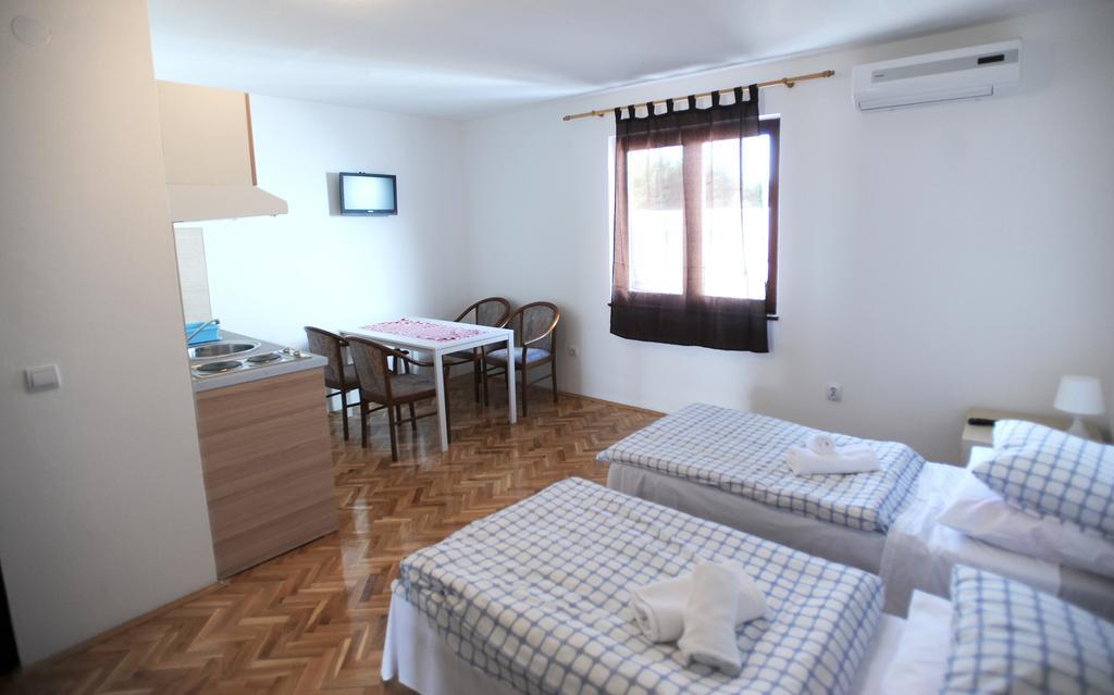 Apartments Deli Врси Стая снимка
